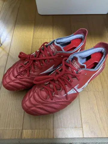 모레리아 네오 3 26.0cm 패션 레드