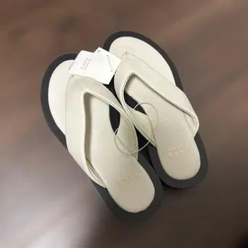 자라 화이트 샌들