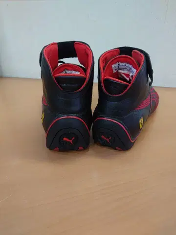 Puma Ferrari 콜라보 스피도 캣. 하자품.