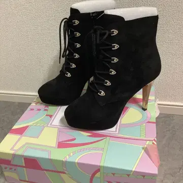 블랙 스웨이드 레이스업 부츠 숏부츠