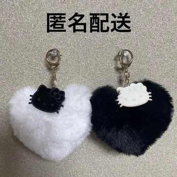 헬로키티 하트 키링 퍼 참 블랙 화이트