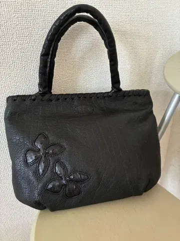 새상품급! 블랙 가죽 꽃 자수 핸드백 IBIZA