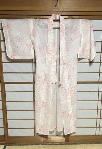 캐주얼한 화이트와 핑크의 유카타