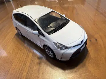 도요타 프리우스 알파 1/43 미니카 화이트