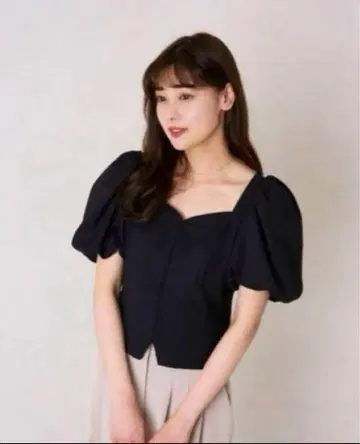 그녀의 입술을 담은 블룸 패널 톱 블랙 S