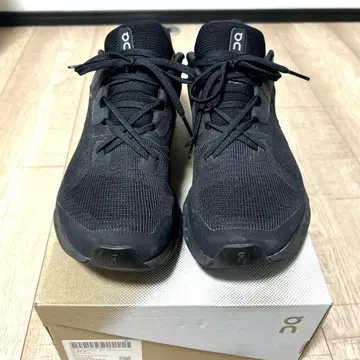 온 클라우드 스트라토스 올 블랙 26.5cm
