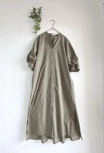 그레디 브릴리언트 AuieF 카키 턱 쓰리 브로 롱 원피스