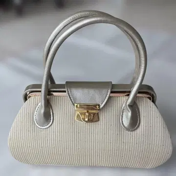 아이보리 스트라이프 핸드백