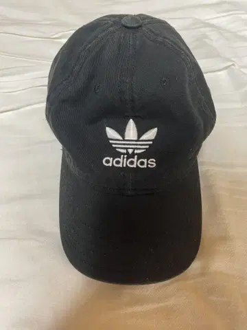 아디다스 블랙 캡 로고 자수