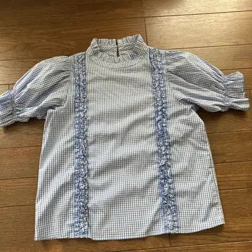 as know as 파랑과 화이트 체크 무늬 프릴 블라우스
