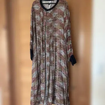 기하학 패턴의 긴팔 티셔츠 원피스
