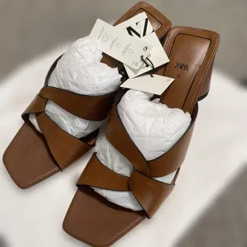 자라 브라운 크로스 스트랩 샌들