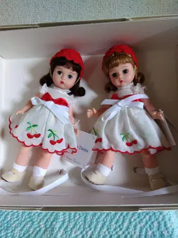 Madame Alexander 마담 알렉산더 cherrytwins