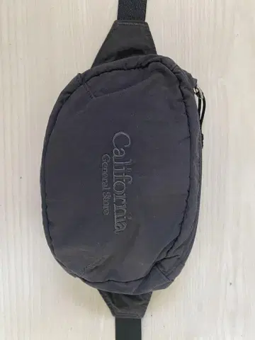 California 캘리포니아 제너럴 바디백 블랙
