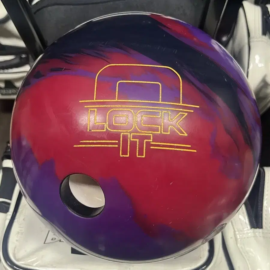 Storm Lock-It Bowling Ball 15P on Bunjang Global Site.