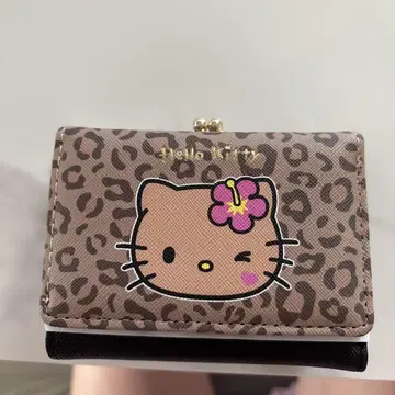 일광화상 헬로키티 레오파드 무늬 3단 폴더형 지갑