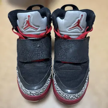 Air Jordan 스니커즈 블랙/레드 10 US