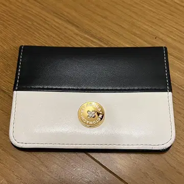 패스 케이스 블랙 앤 화이트 콤비네이션