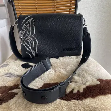 desigual 스페인산 가죽 새상품급
