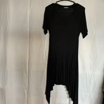 ZARA 블랙 반팔 플레어 실루엣 원피스