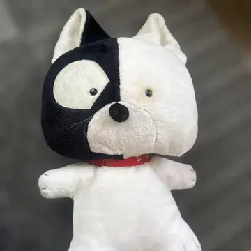 유니크한 화이트 블랙 봉제 인형