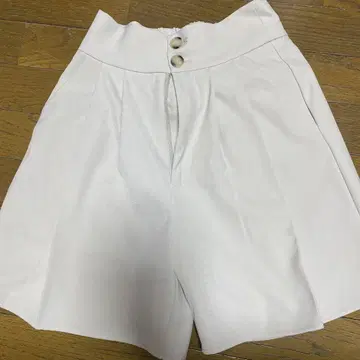 MAJESTIC LEGON 턱 하프 팬츠 (화이트)