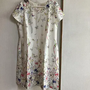 Rose Tiara 나비 프린트 반팔 원피스