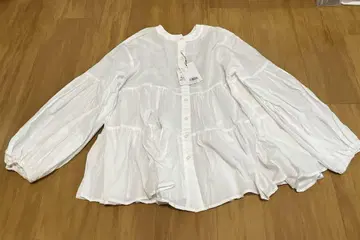 화이트 프릴 긴팔 튜닉