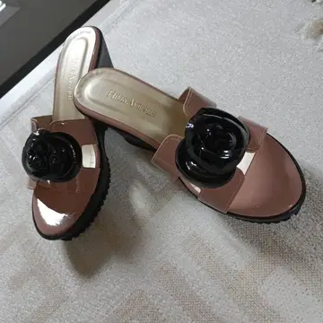 미사용 Hills Avenue 장미 장식 샌들 23cm