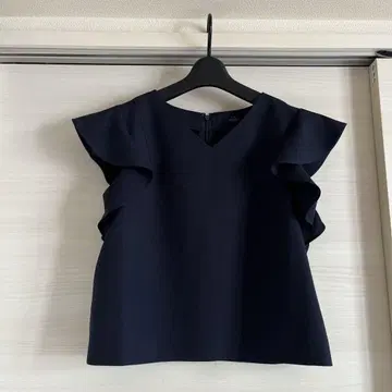 Noble 드라이 가바 소데 프릴 블라우스