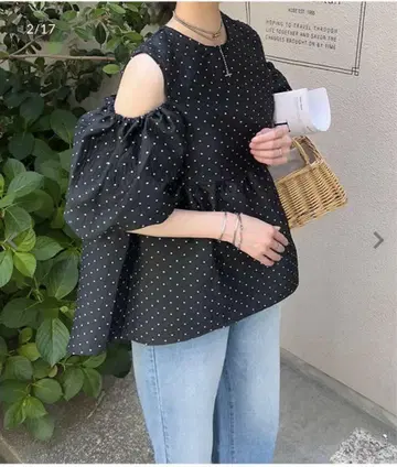 KOBE LETTUCE 포코포코 자카드 숄더 컷 페플럼 탑