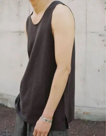 LIDNM LINEN SLUB TANK TOP 딥 모카