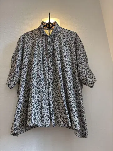 NOUVELLES DU PARADIS 꽃무늬 블라우스 아이보리
