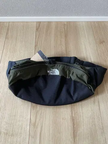 THE NORTH FACE 바디백 블랙 올리브