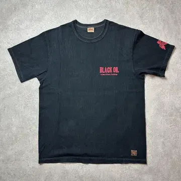 디럭스 웨어 백 프린트 빨간색 프린트 BLACK OIL 티셔츠