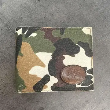 일비종떼 카모 패턴 두겹 지갑