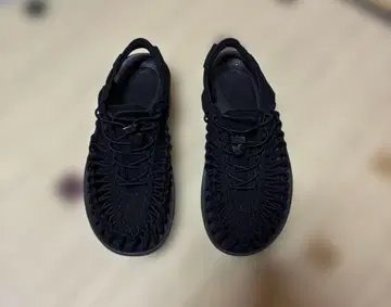 KEEN 샌들