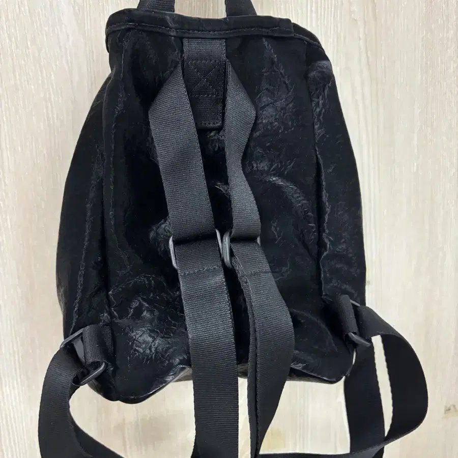 emis Mini Wappen Pocket Backpack Black on Bunjang Global Site.