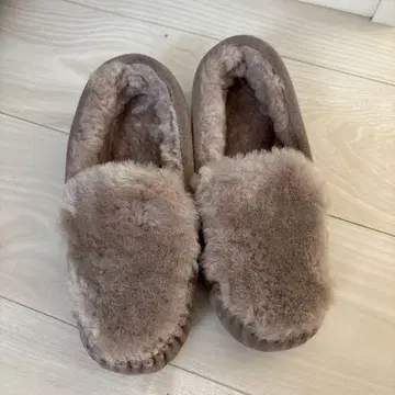 EMU 무스탕 슬립온
