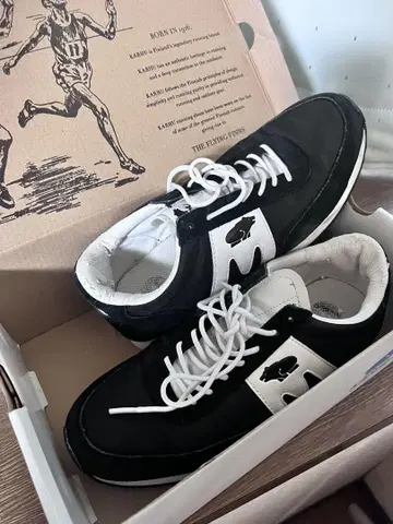 KARHU 스니커즈 블랙/화이트