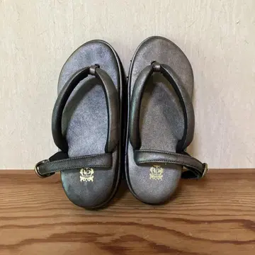 CHAUSSER 실버 샌들
