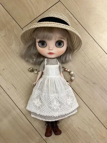 인형용 드레스와 액세서리 세트