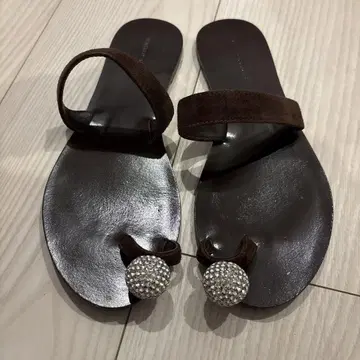 UNITED ARROWS 스웨이드 플립플랍 비쥬 장식