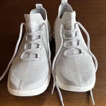 노스페이스 그레이 스니커즈 25cm