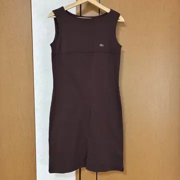 LACOSTE 라코스테 슬리브리스 원피스 문자 와니 브라운 42