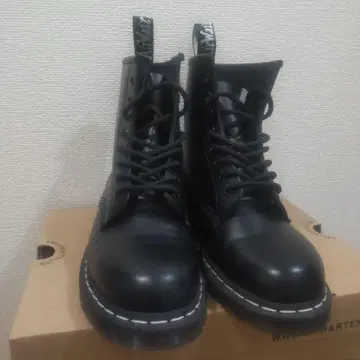 Dr. Martens 블랙 워크 부츠 화이트 택