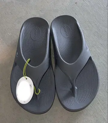 OOFOS OOriginal 우포스 블랙 리커버리 샌들 M8