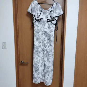SNIDEL 프릴이 달린 롱 드레스
