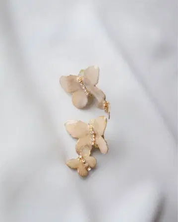 flua 나비 브라이덜 귀걸이 milky butterfly flua