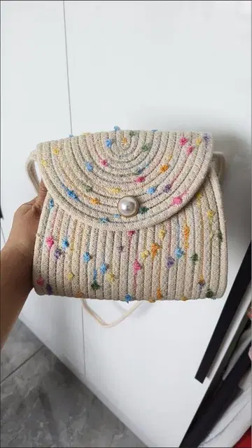 컬러풀 자수 베이지 클러치백
